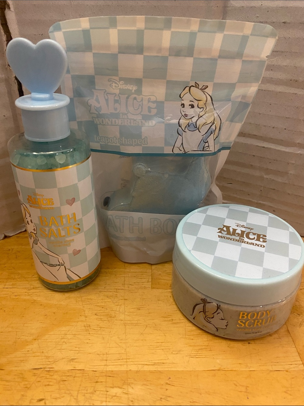 Disney Alice in Wonderland Bath Set 3 Bath salts, bomb & scrub vanilla shea NWT